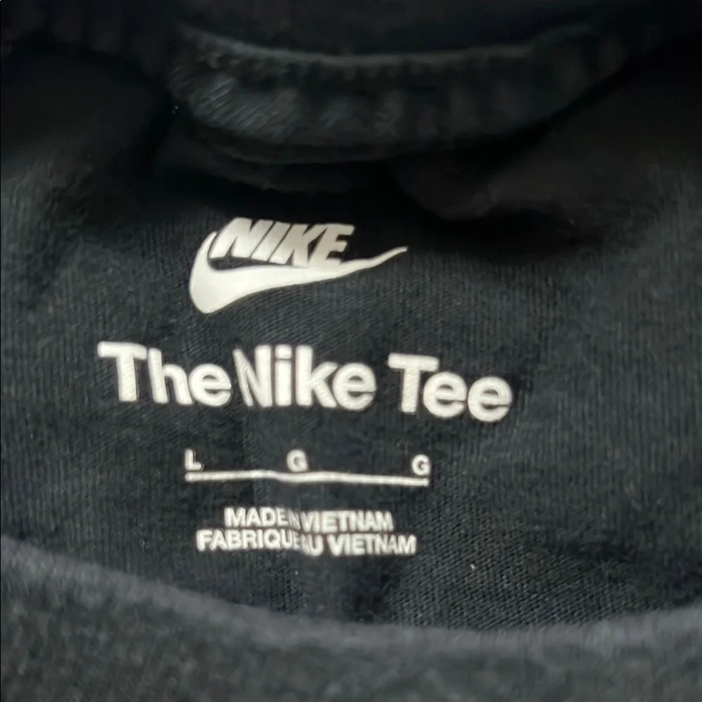 Nike Black Short Sleeve Graphic Tee - Picture 3 of 3